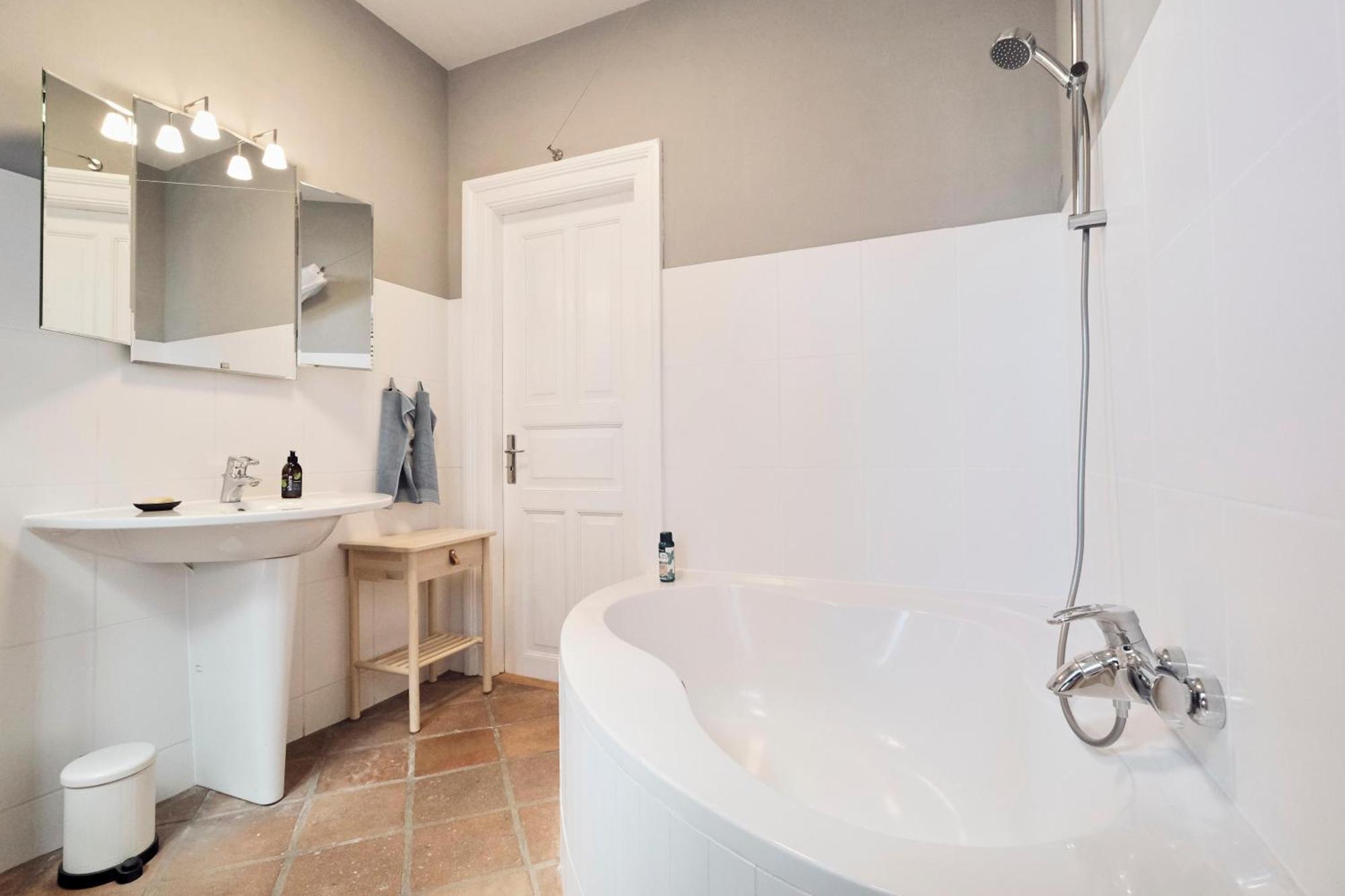 Villa Rosa - Charmante, Grosse Altbauwohnung Фленсбург Экстерьер фото